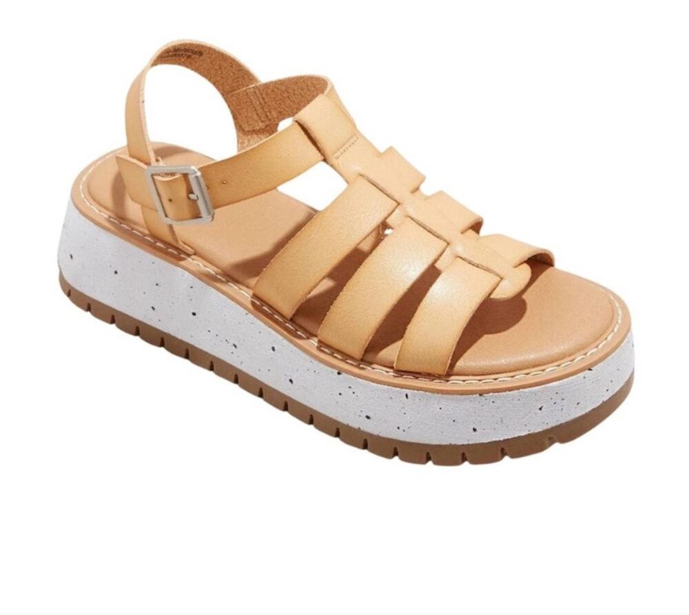 Tan Universal Threads Justine Platform Buckle Closure Sandals Size 6